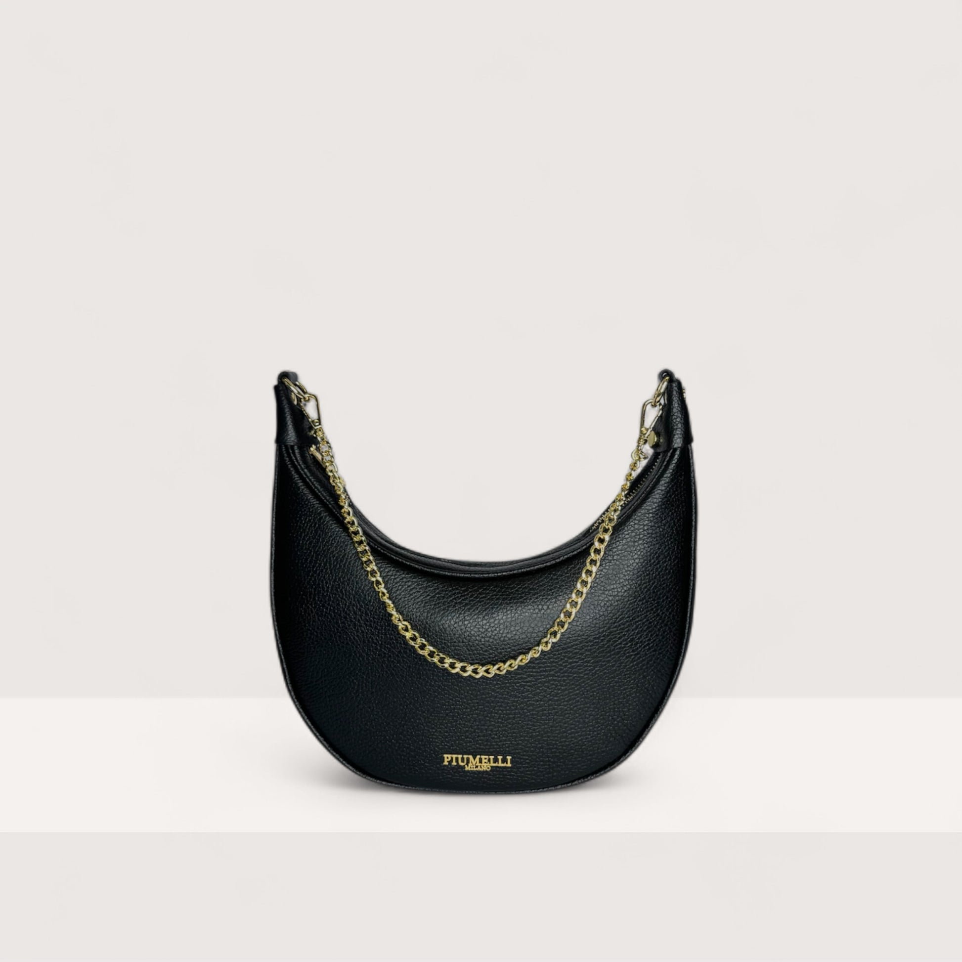 Чорна італійська шкіряна жіноча сумка Piumelli Conelie M Bag, D28 Black