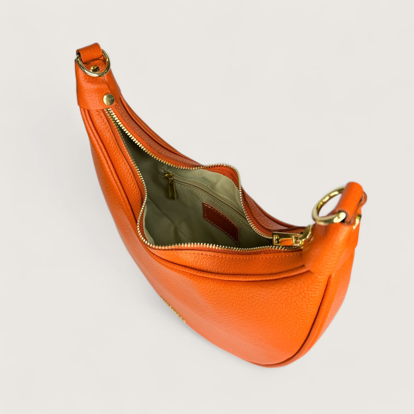Помаранчева італійська шкіряна жіноча сумка Piumelli Conelie M D35 Dark Orange