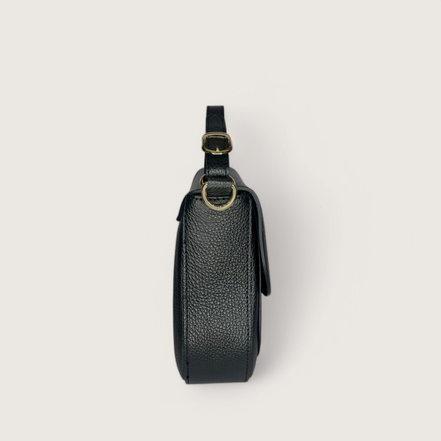 Чорна італійська шкіряна жіноча сумка Piumelli Jole M D28 Black
