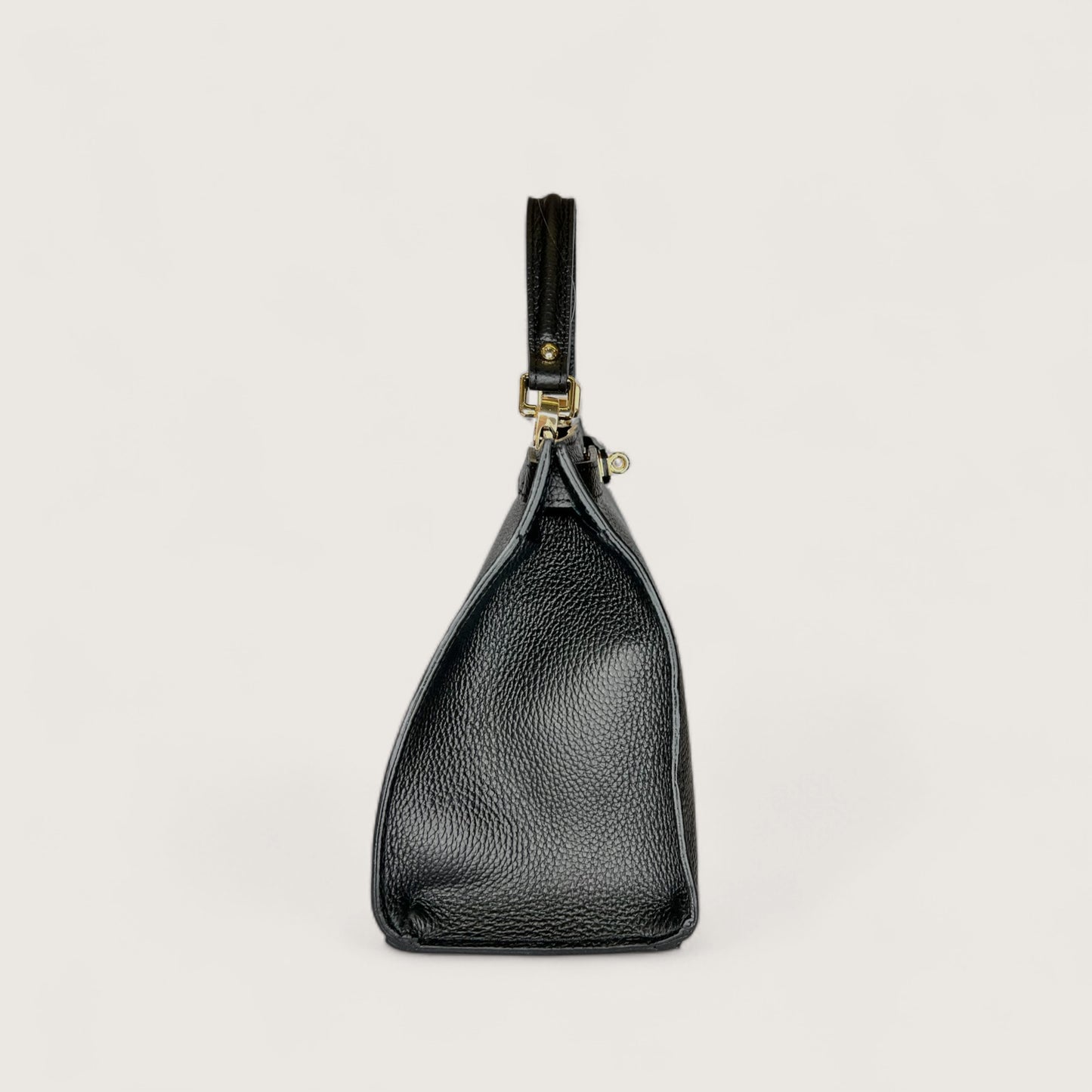 Чорна італійська шкіряна жіноча сумка Piumelli Laine M D28 Black
