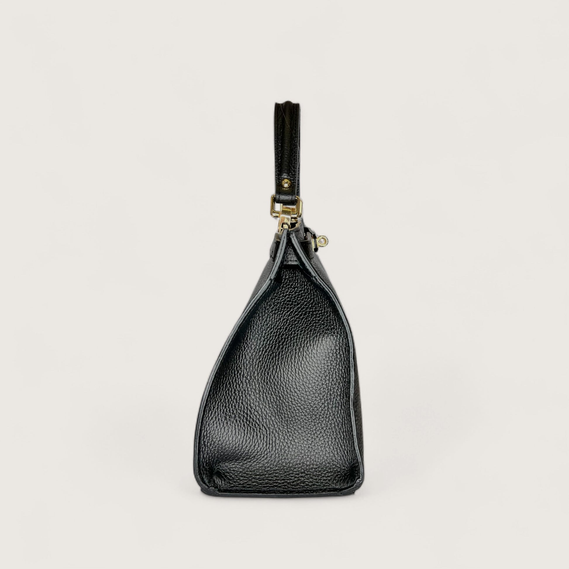 Чорна італійська шкіряна жіноча сумка Piumelli Laine M D28 Black