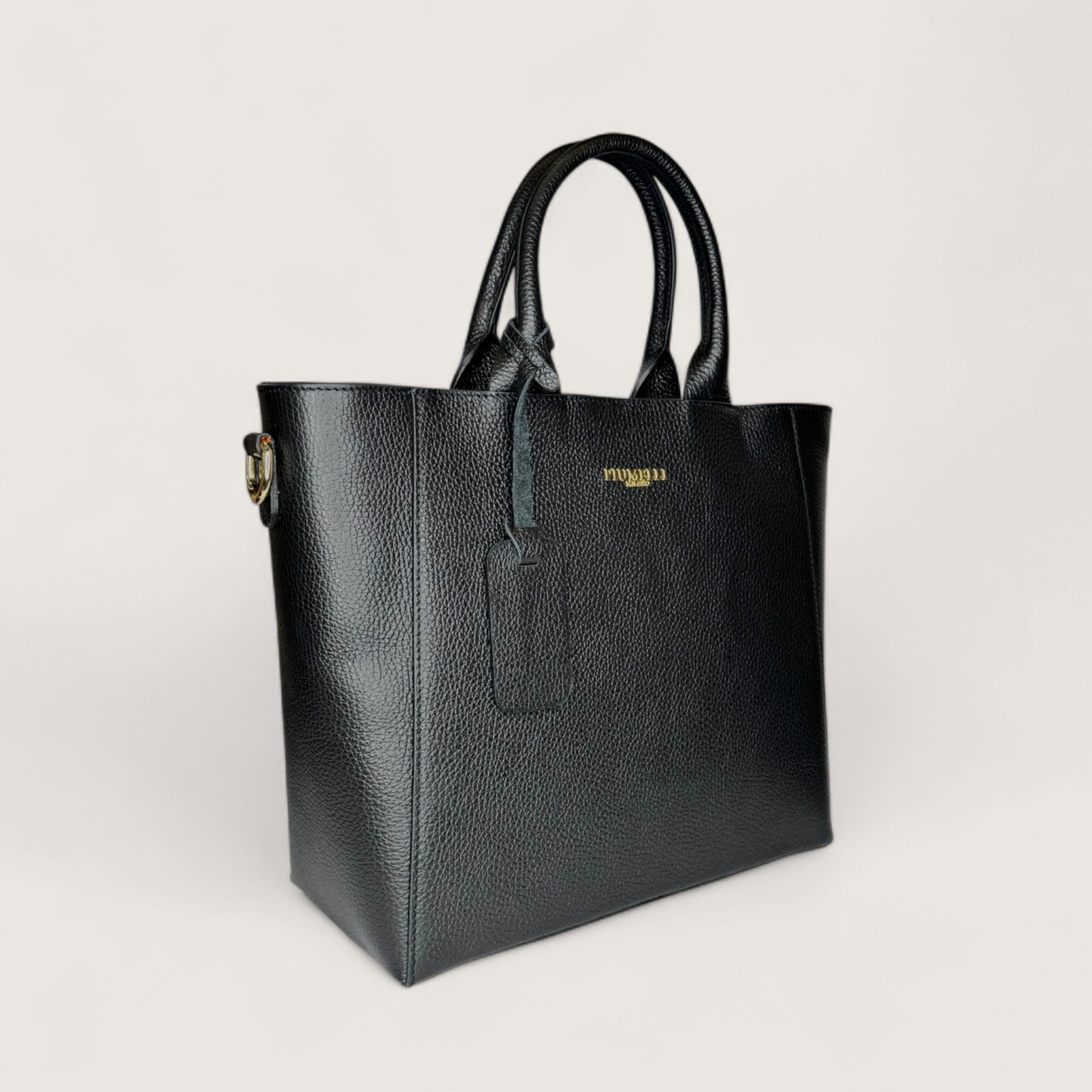 Чорна італійська шкіряна жіноча сумка Piumelli Margot M D28 Black