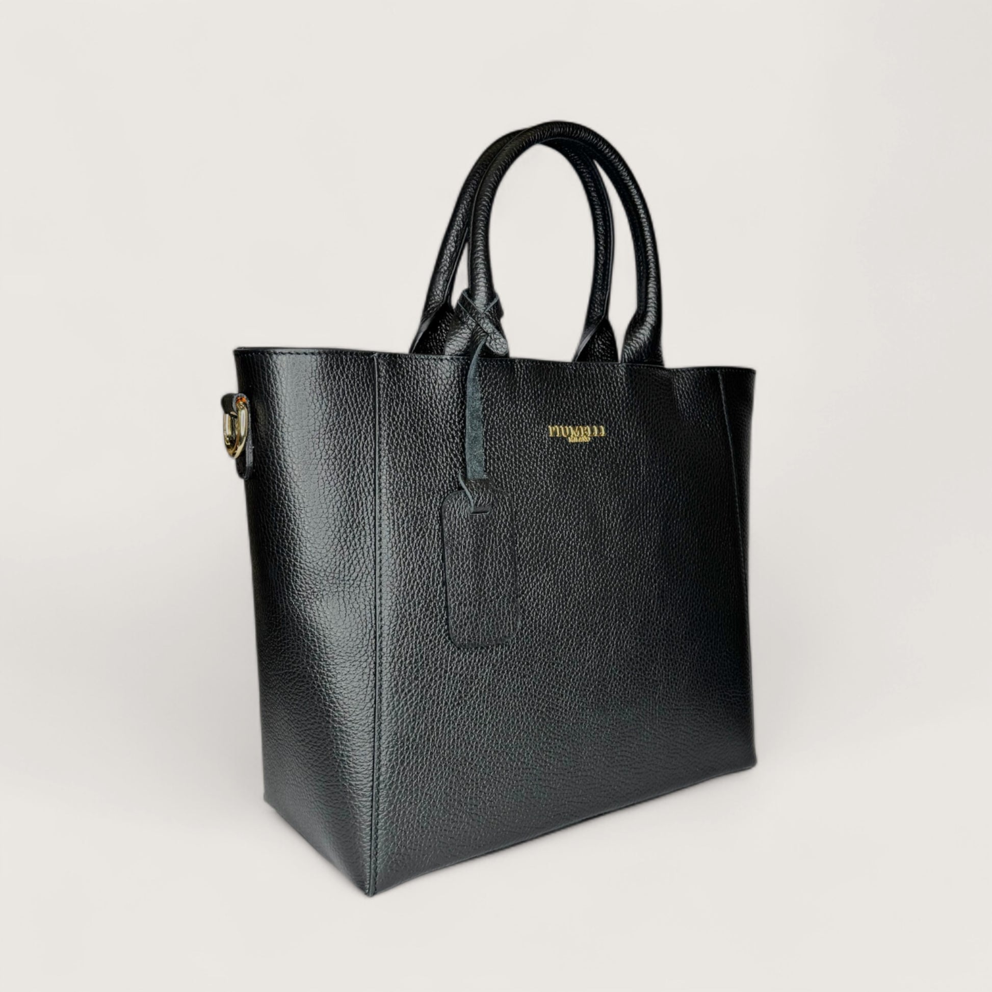 Чорна італійська шкіряна жіноча сумка Piumelli Margot M D28 Black