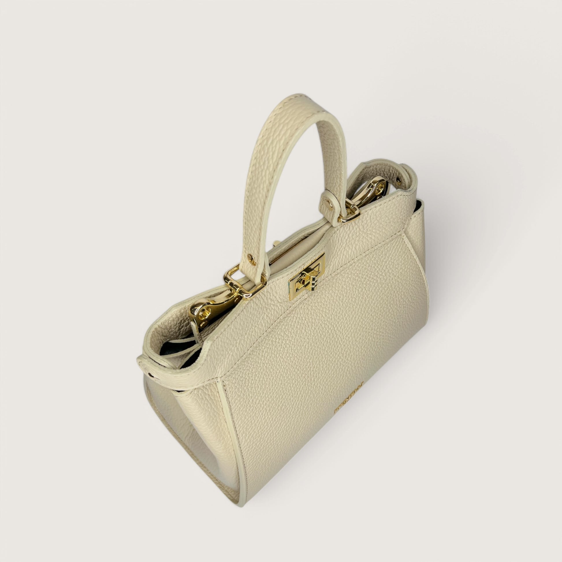 Біла італійська шкіряна жіноча сумка Piumelli Sharon М M Bag, D37 Off White
