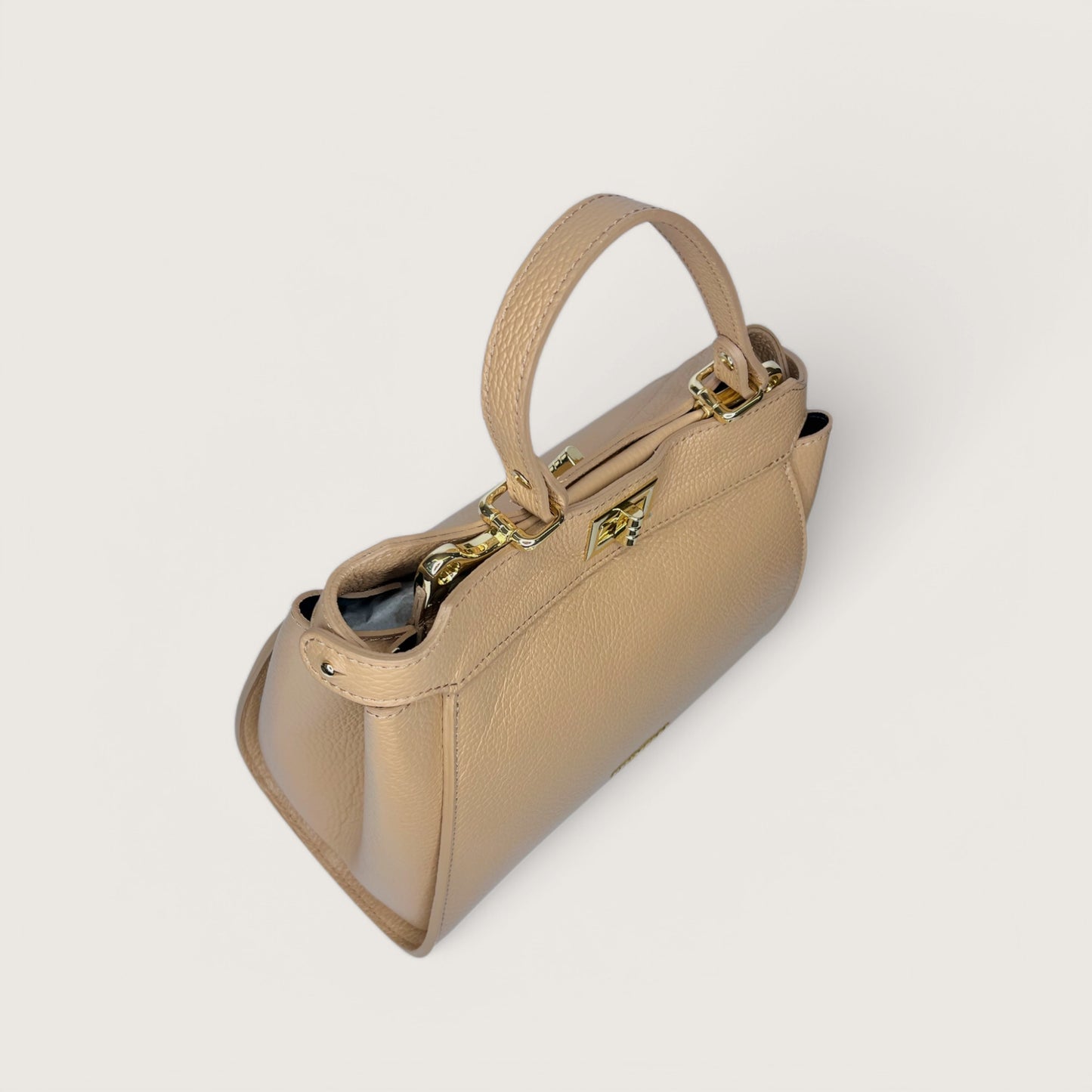 Бежева італійська шкіряна жіноча сумка Piumelli Sharon М M D81 Warm Beige