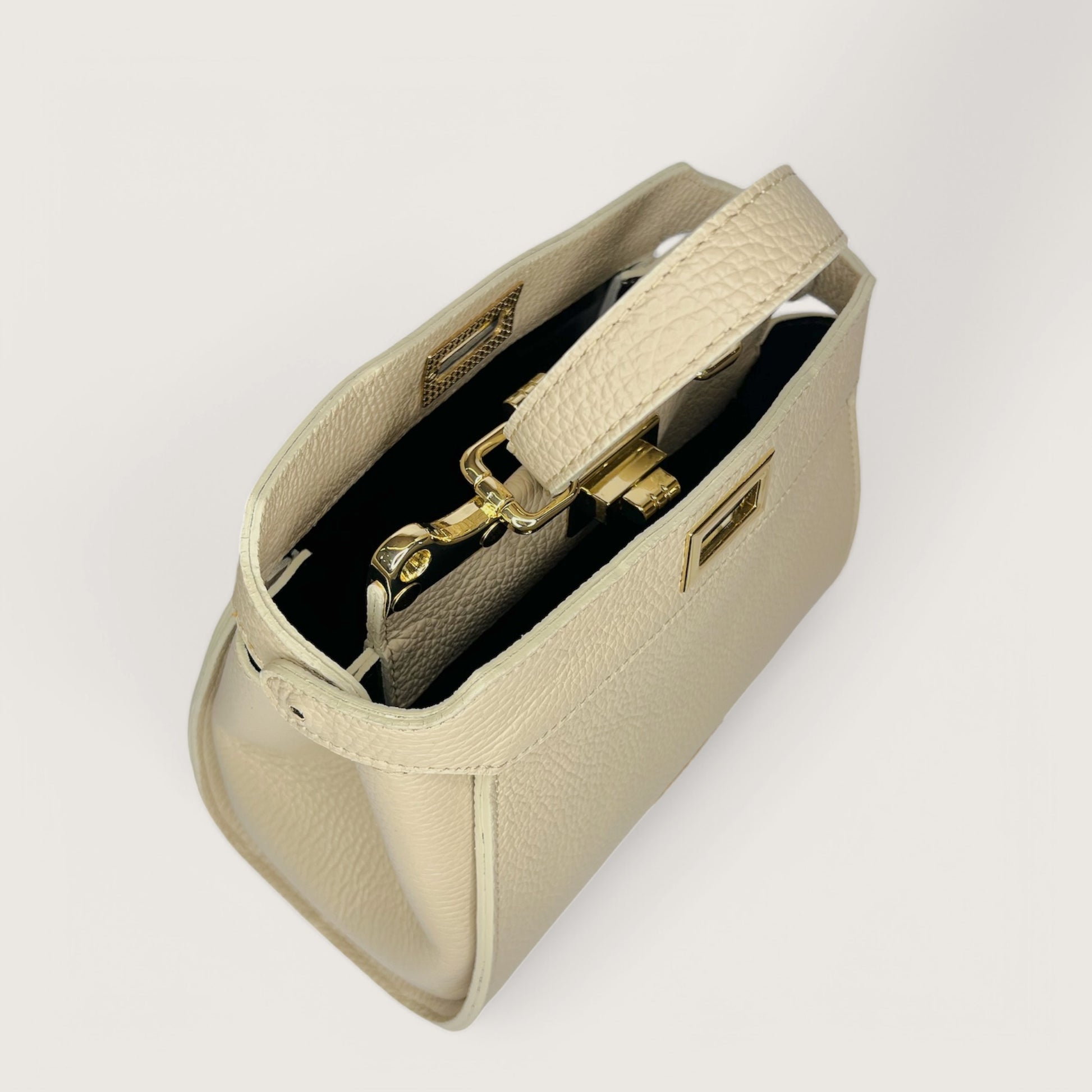 Біла італійська шкіряна жіноча сумка Piumelli Sharon S Bag, D37 Off White