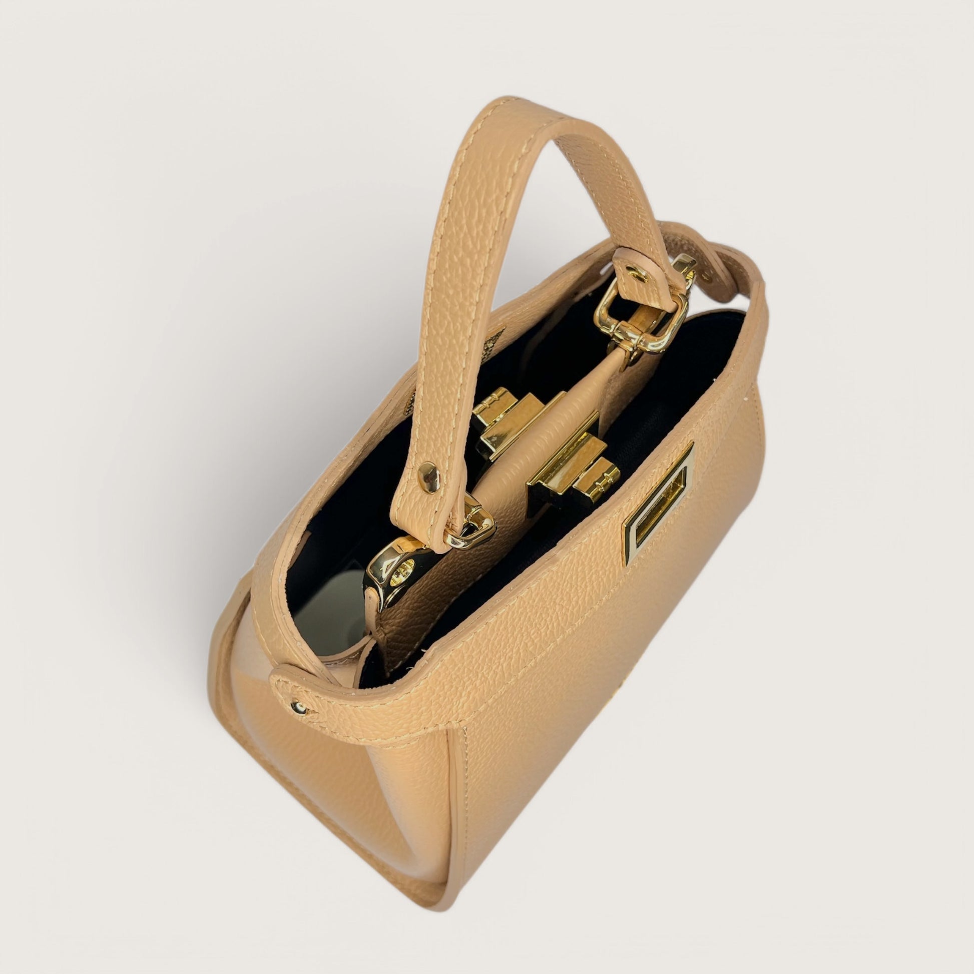 Бежева італійська шкіряна жіноча сумка Piumelli Sharon S D81 Warm Beige