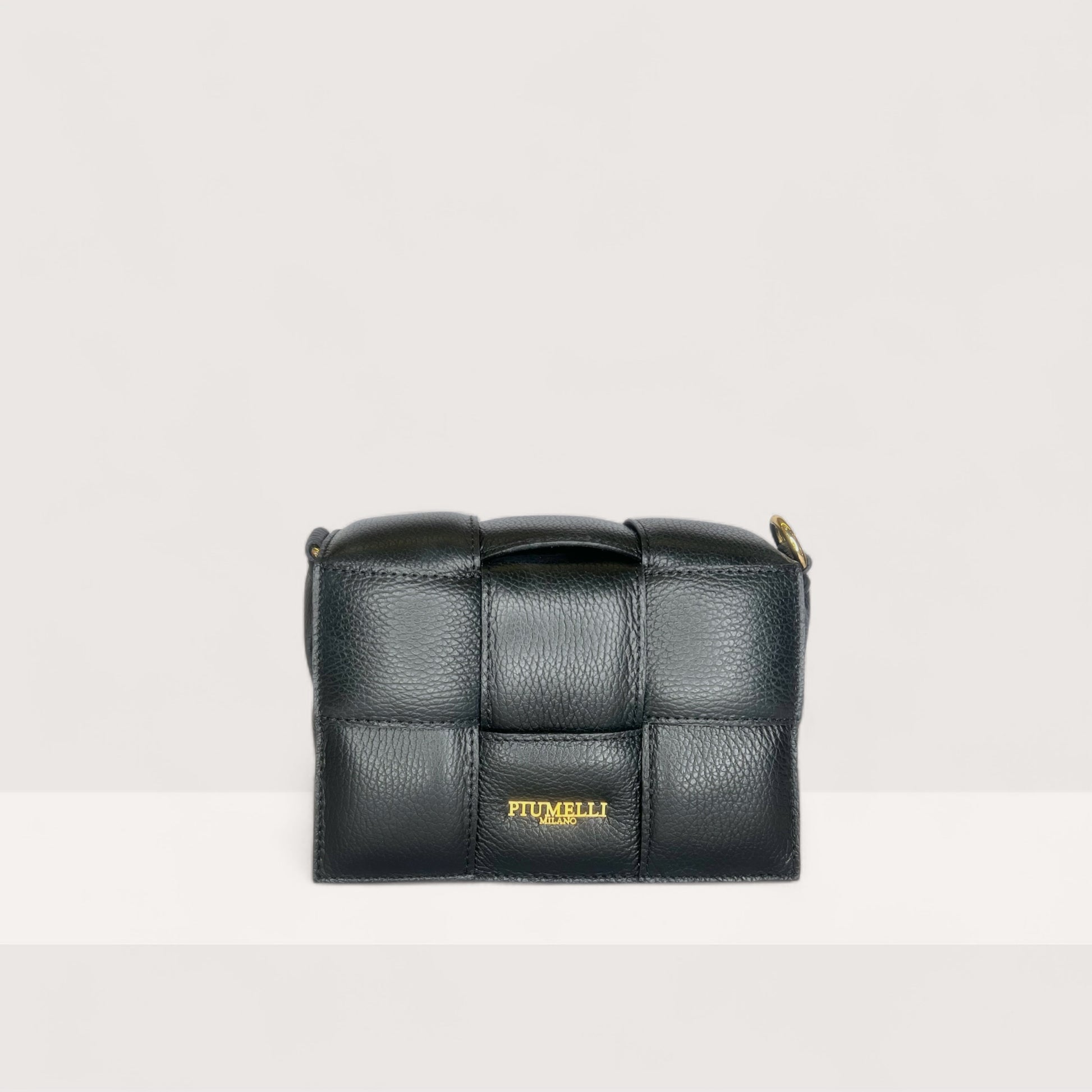 Чорна італійська шкіряна жіноча сумка Piumelli Soleil M Bag, D28 Black