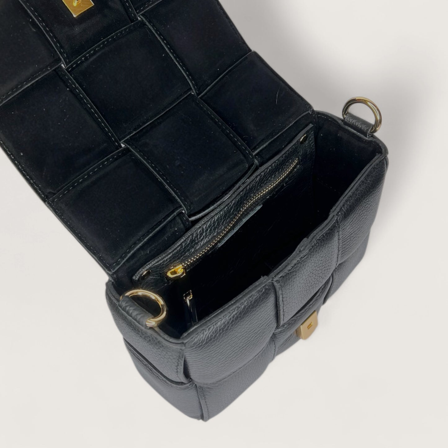 Чорна італійська шкіряна жіноча сумка Piumelli Soleil M Bag, D28 Black