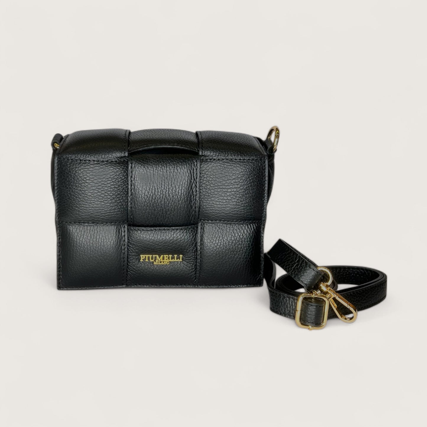 Чорна італійська шкіряна жіноча сумка Piumelli Soleil M Bag, D28 Black