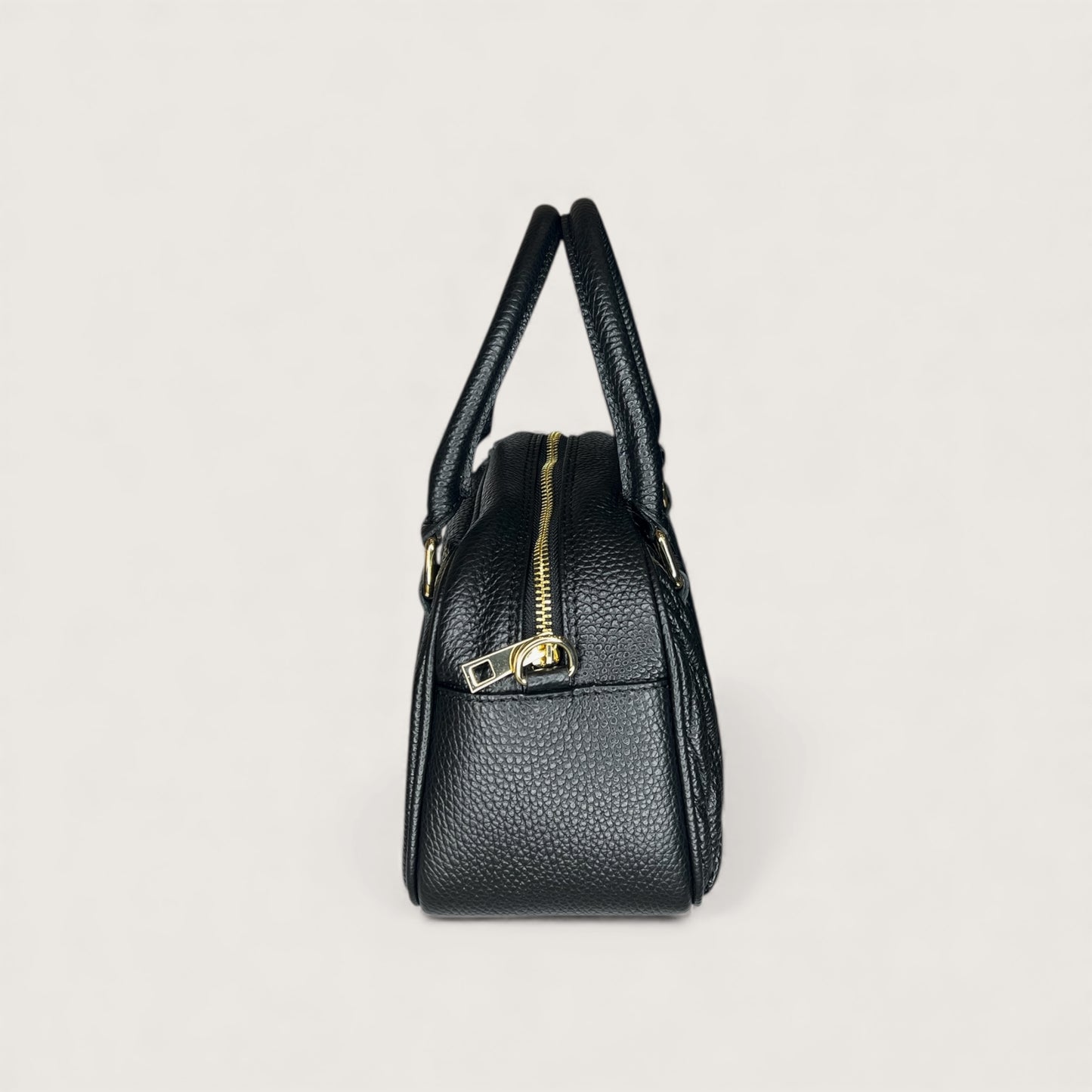 Чорна італійська шкіряна жіноча сумка Piumelli Sunny D28 Black
