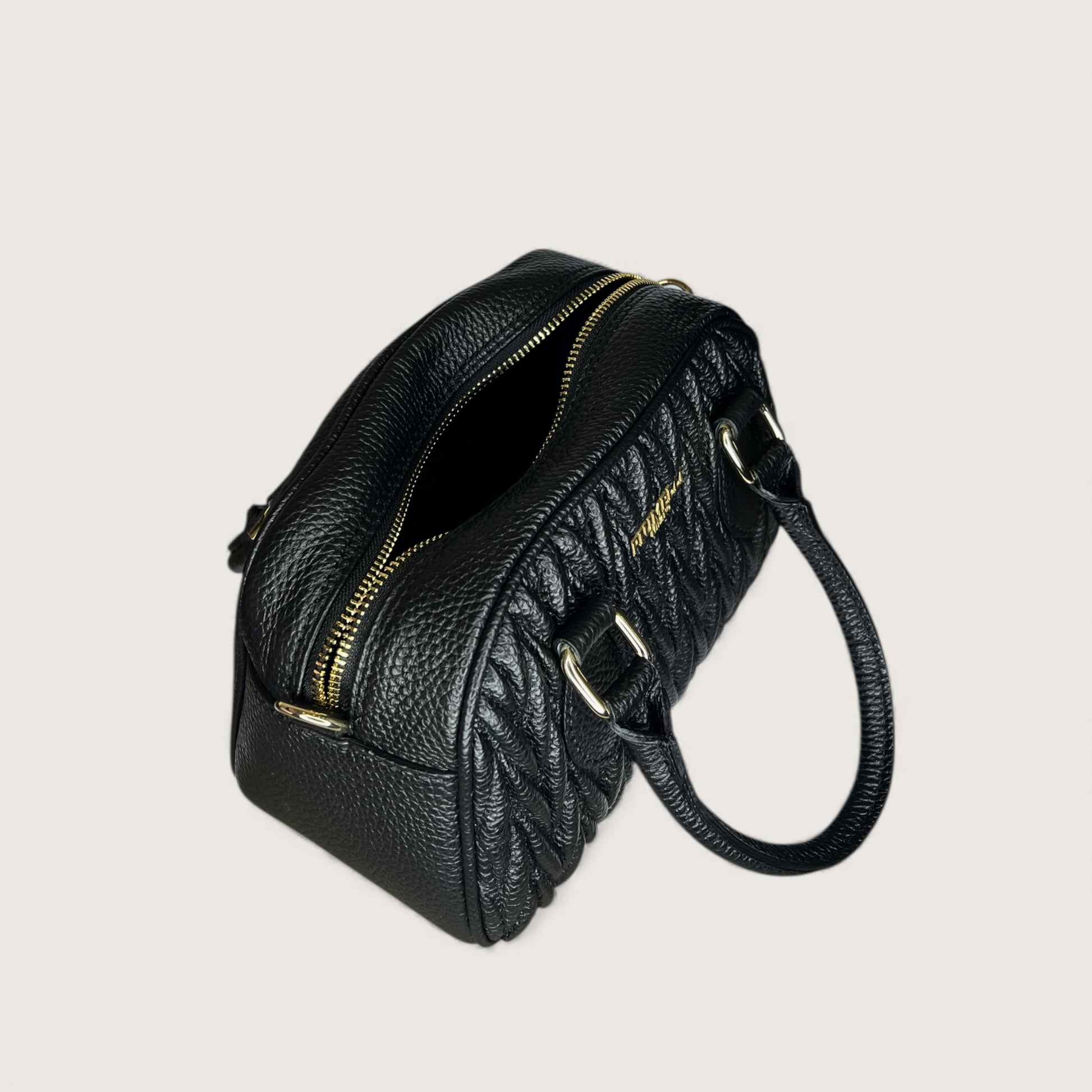 Чорна італійська шкіряна жіноча сумка Piumelli Sunny D28 Black